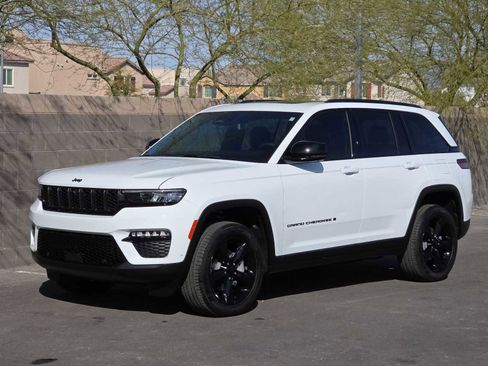 Used 2024 Jeep Grand Cherokee Limited w/ Luxury Tech Group II image 5