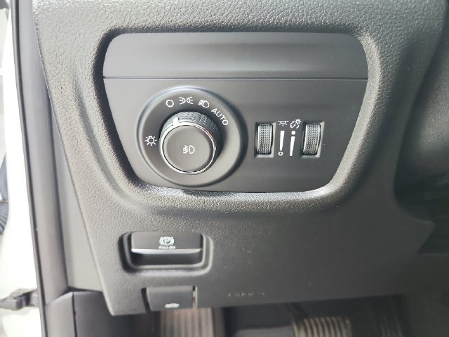 Used 2023 Jeep Grand Cherokee Limited AWD/4WD image 24