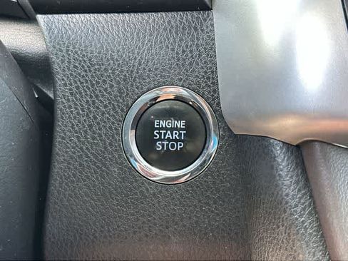 Used 2019 Toyota Highlander XLE AWD/4WD image 10