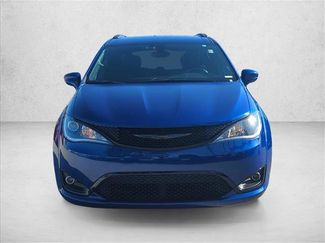 Used 2018 Chrysler Pacifica Touring-L FWD video 2