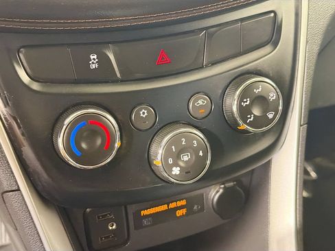 Used 2020 Chevrolet Trax LS w/ Tint and Cruise Package FWD image 16