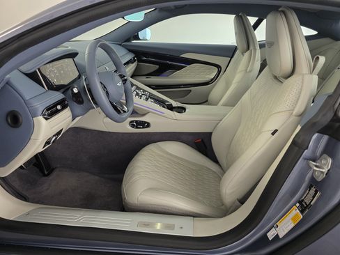Used 2025 Aston Martin DB12 Coupe RWD image 26
