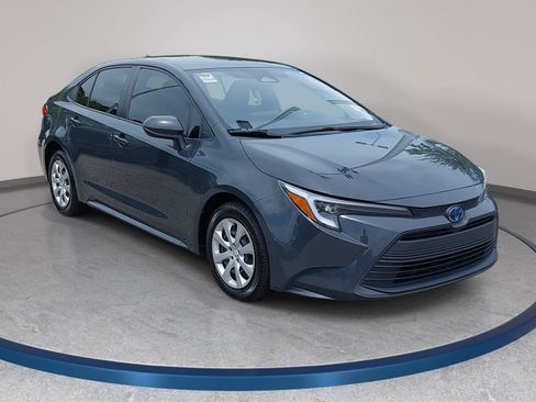 Used 2024 Toyota Corolla LE FWD image 3