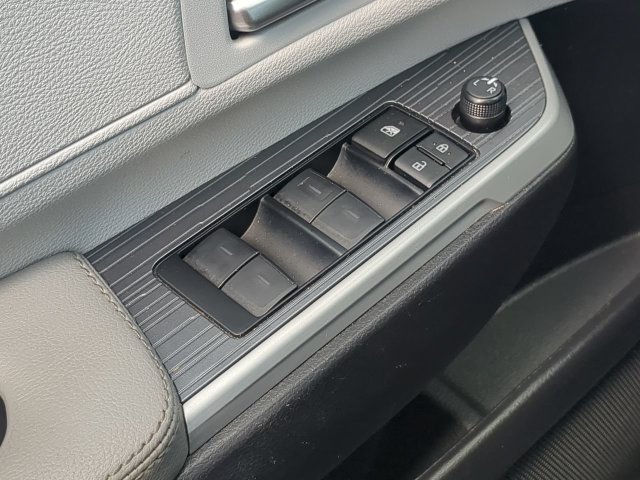 Certified 2025 Toyota Sienna XLE FWD image 31
