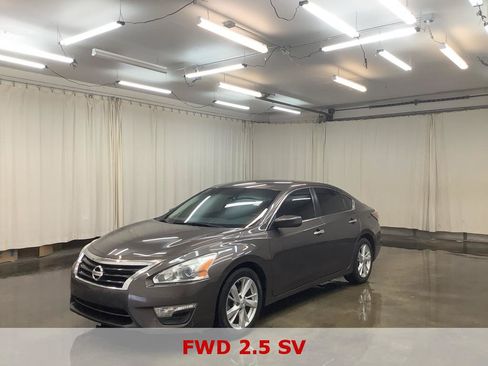 Used 2014 Nissan Altima 2.5 SV FWD image 1