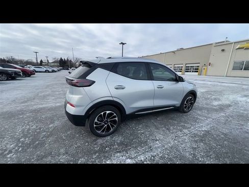 Used 2022 Chevrolet Bolt EUV Premier w/ Sun & Sound Package image 8