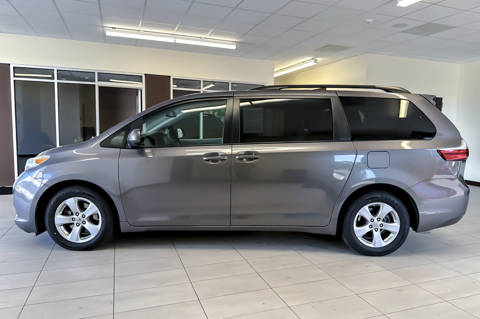 Used 2017 Toyota Sienna LE FWD image 7
