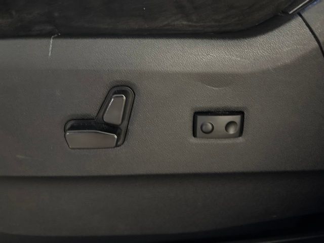 Used 2011 Dodge Grand Caravan Crew FWD image 13