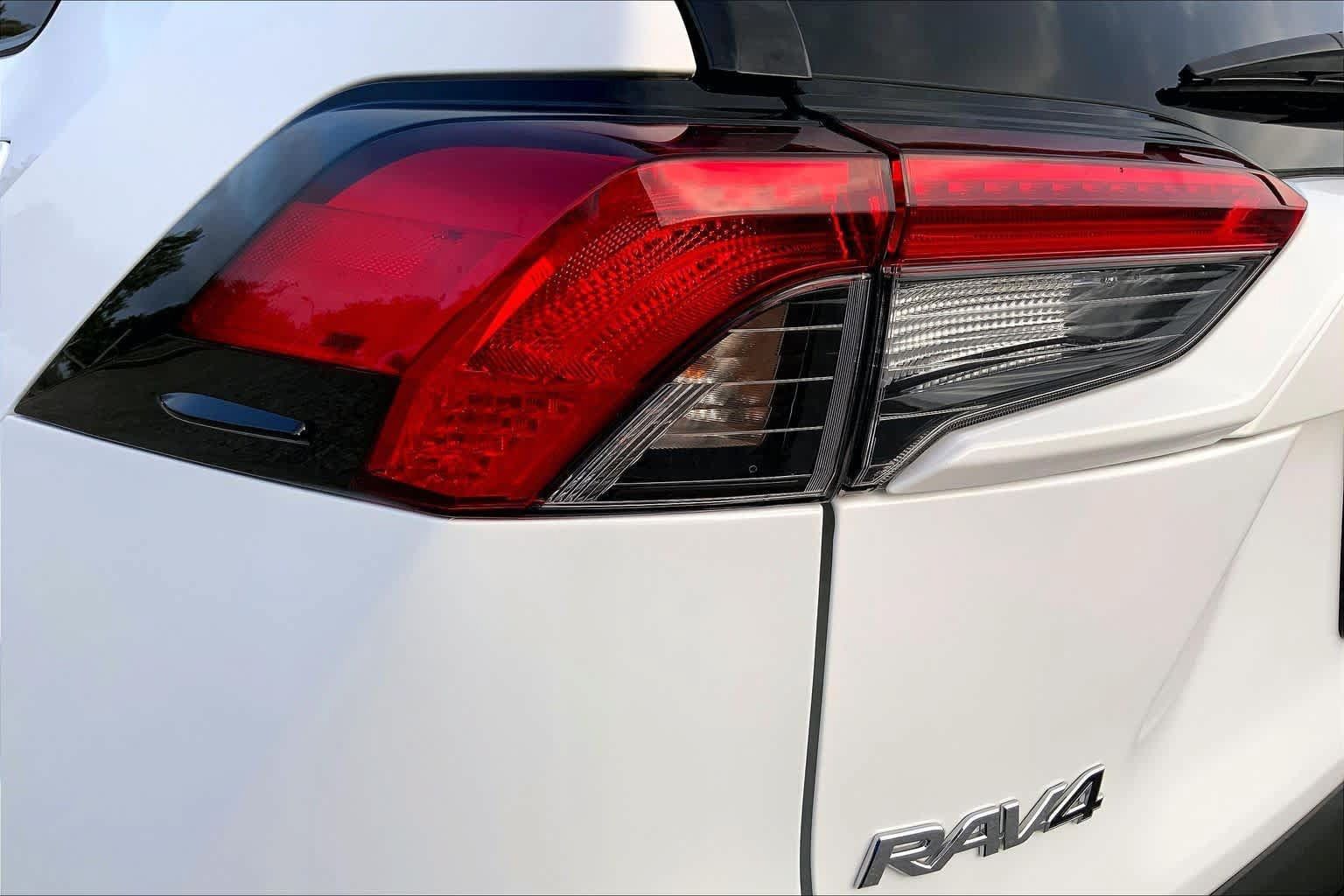 Used 2025 Toyota RAV4 LE AWD/4WD image 28