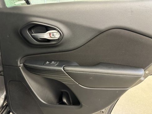 Used 2016 Jeep Cherokee Latitude w/ Safety/Convenience Group image 24