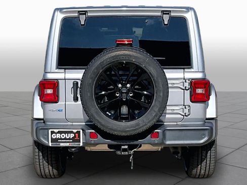 Used 2021 Jeep Wrangler Unlimited Sahara w/ Cold Weather Group AWD/4WD image 4