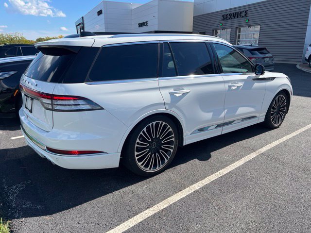 Used 2025 Lincoln Aviator Black Label AWD/4WD image 4