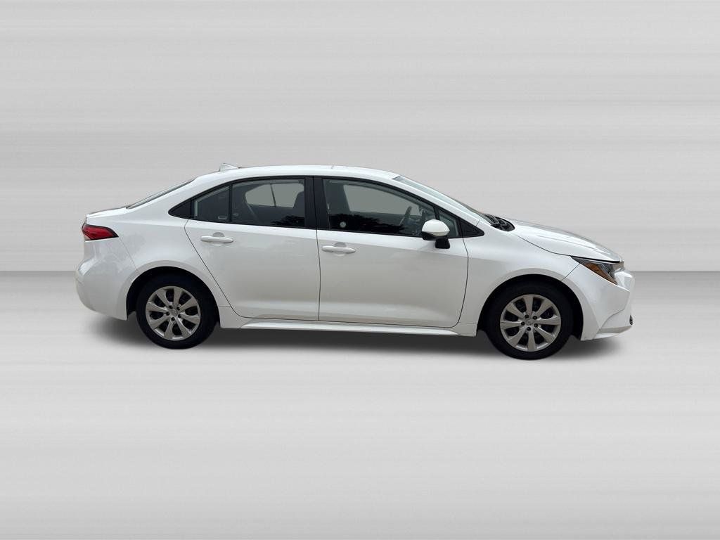 Used 2025 Toyota Corolla LE FWD image 3