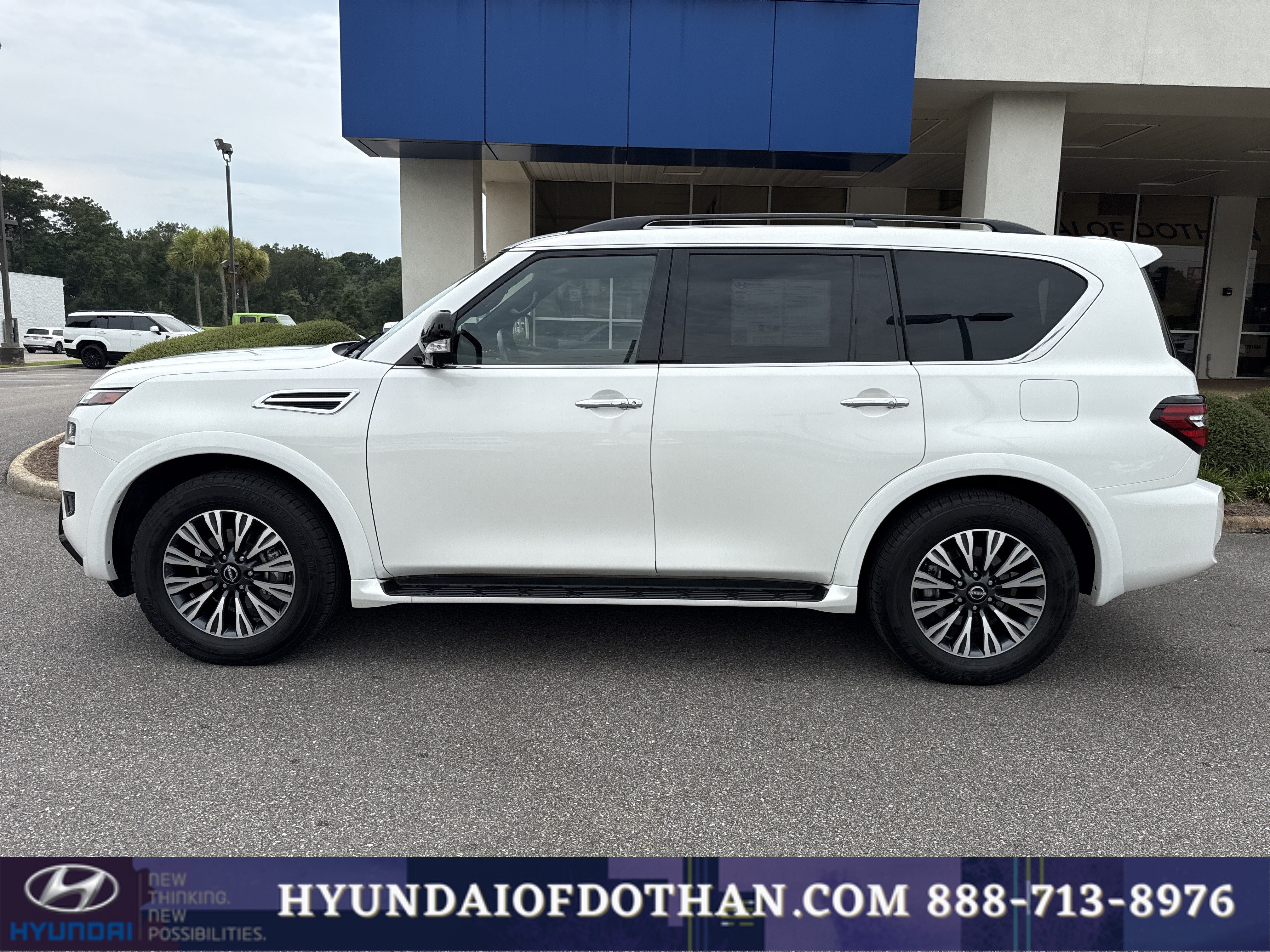 Used 2023 Nissan Armada SL w/ Midnight Edition Package RWD image 2