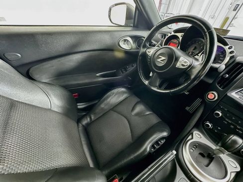Used 2019 Nissan 370Z Touring RWD image 9
