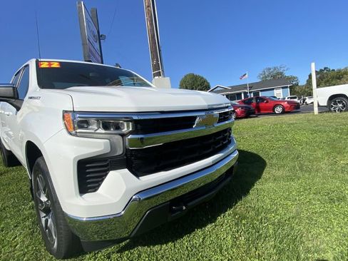 Used 2022 Chevrolet Silverado 1500 LT image 2