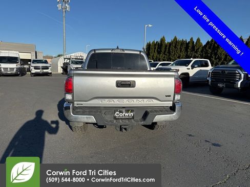 Used 2022 Toyota Tacoma TRD Off-Road image 5
