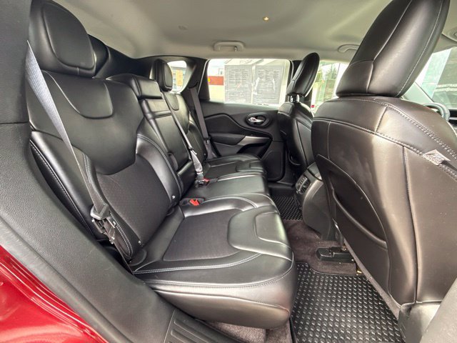 Used 2019 Jeep Cherokee Latitude Plus w/ Comfort/Convenience Group AWD/4WD image 17