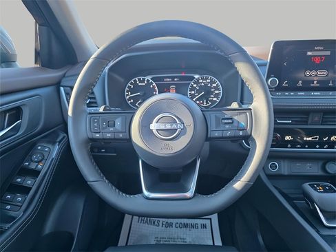 Used 2023 Nissan Rogue SV w/ SV Premium B Package image 16