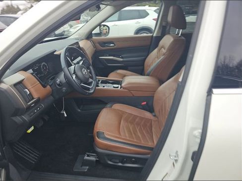 Used 2023 Nissan Pathfinder Platinum w/ Cargo Package image 7