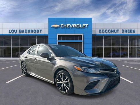 Used 2019 Toyota Camry SE image 1