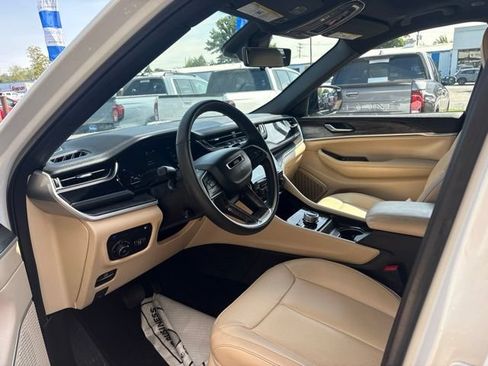 Used 2023 Jeep Grand Cherokee 4WD 4xe w/ Luxury Tech Group II image 12