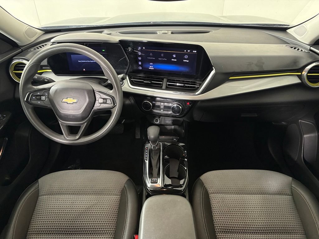 Used 2025 Chevrolet Trax LT FWD image 32