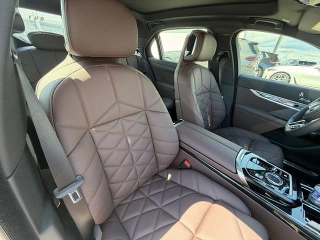 Used 2026 BMW 740i w/ Premium Package RWD image 26