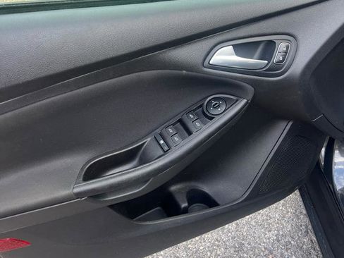 Used 2018 Ford Focus SE image 16