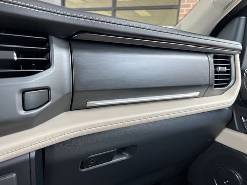 Used 2023 Ford Expedition Platinum image 41