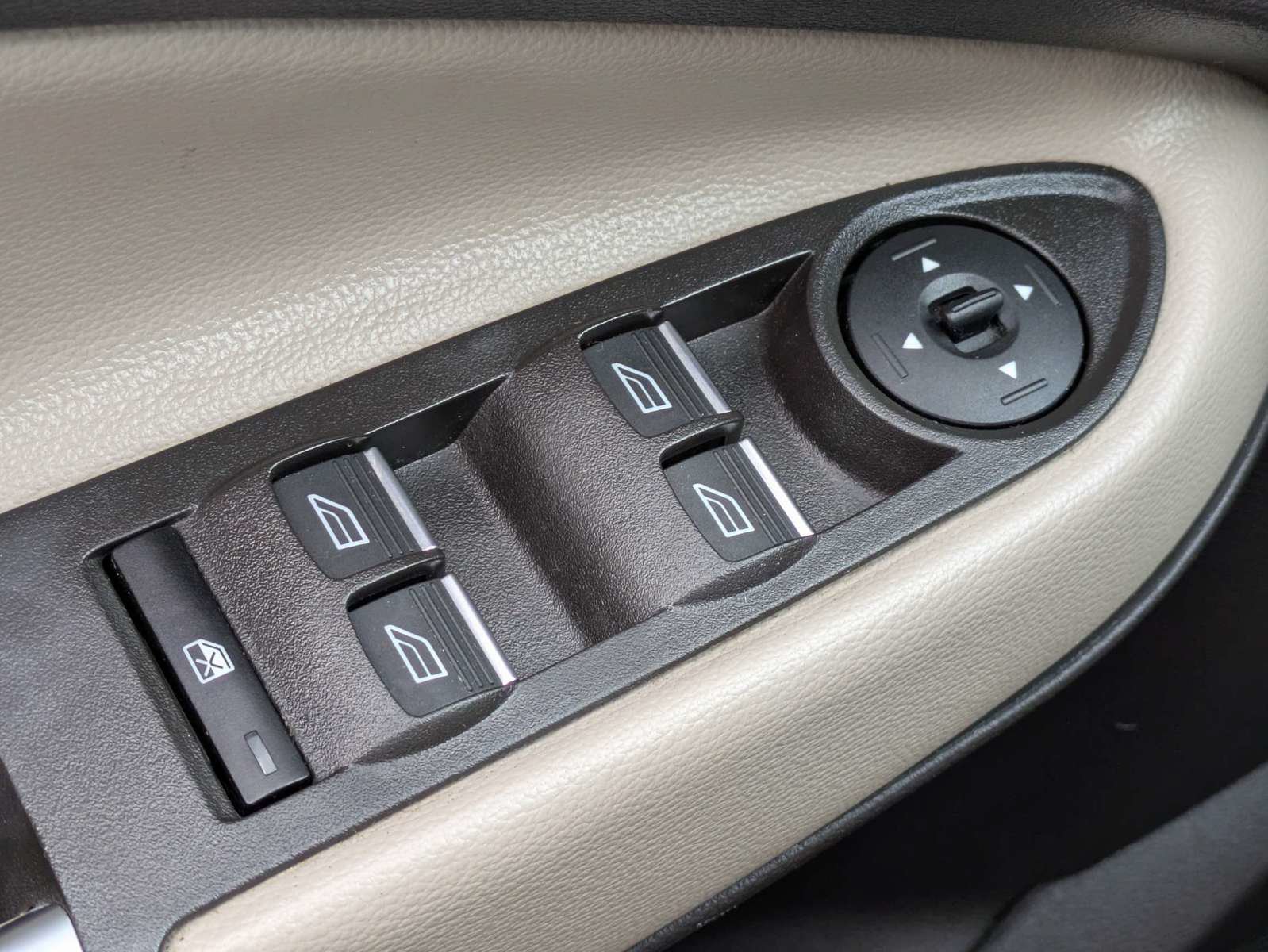 Used 2019 Ford Escape SEL FWD image 20