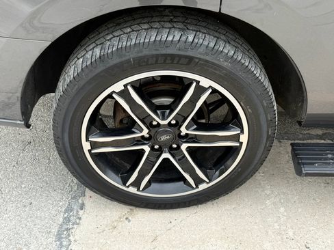 Used 2019 Ford Expedition Limited w/ Equipment Group 303A AWD/4WD image 46