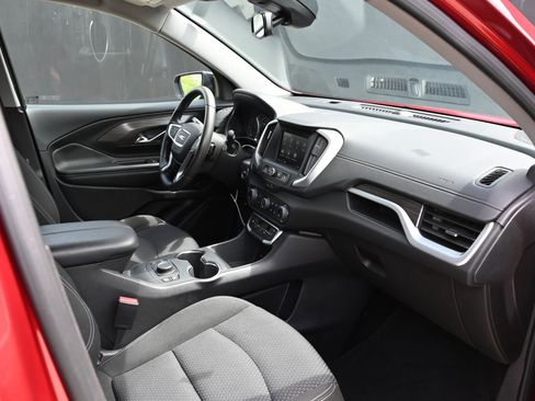 Used 2024 GMC Terrain SLE w/ Driver Convenience Package image 19