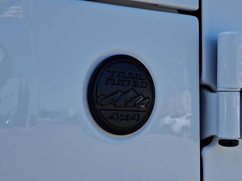 Used 2022 Jeep Wrangler Unlimited Sahara AWD/4WD image 33