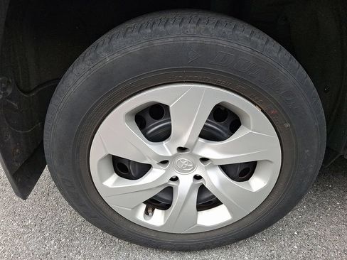 Used 2023 Toyota RAV4 LE AWD/4WD image 9