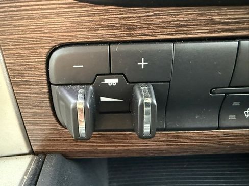 Used 2016 RAM 1500 Laramie w/ Convenience Group image 26