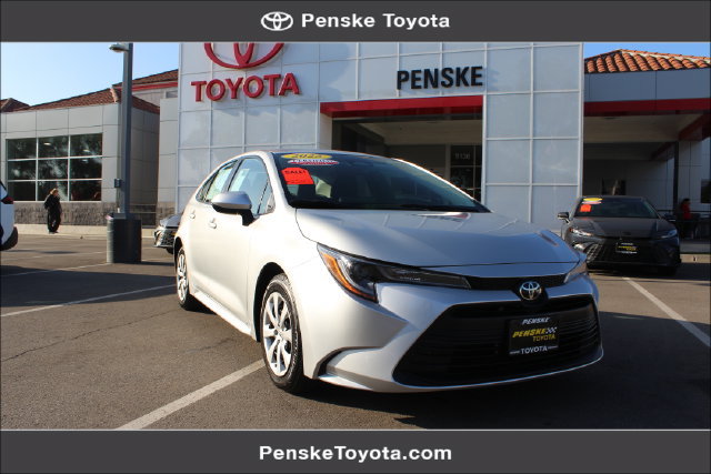 Certified 2025 Toyota Corolla LE FWD image 1