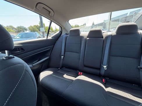 Used 2025 Nissan Altima 2.5 SV FWD image 39