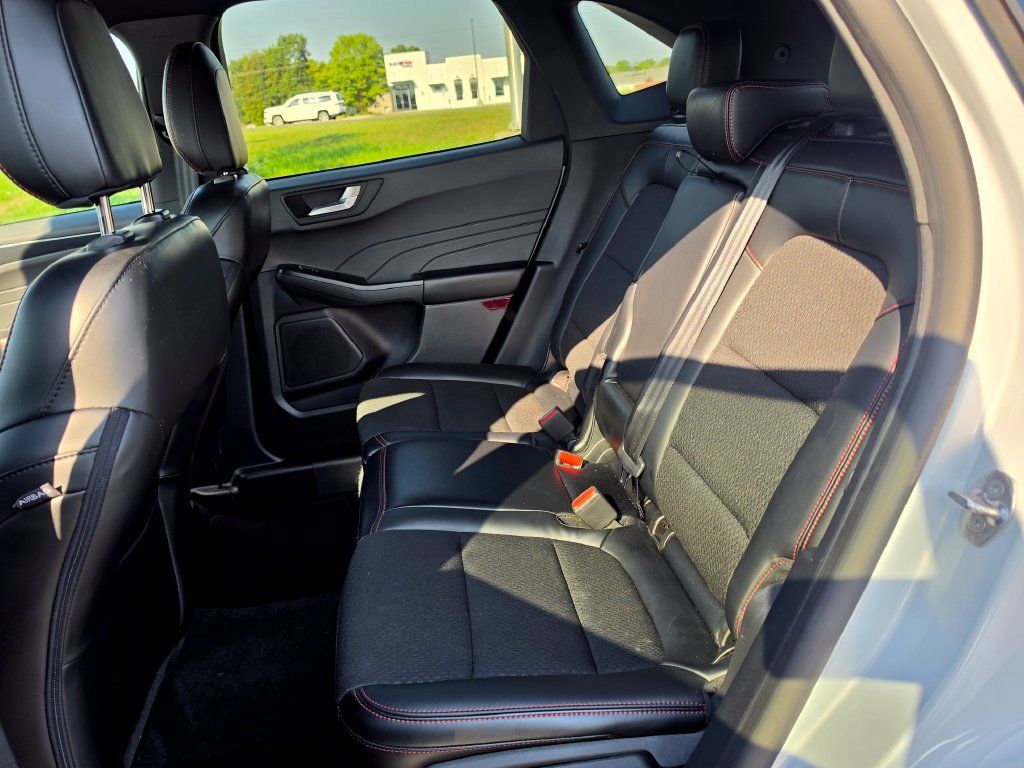 Used 2026 Ford Escape ST-Line FWD image 31