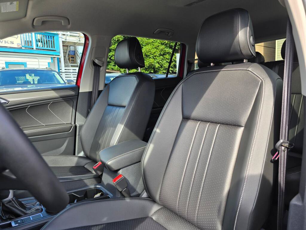 Used 2024 Volkswagen Tiguan SE AWD/4WD image 21