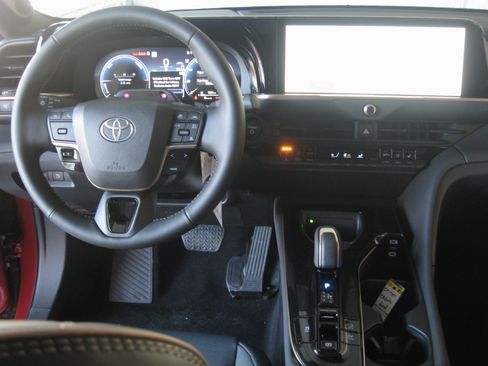 New 2025 Toyota Crown Signia image 2