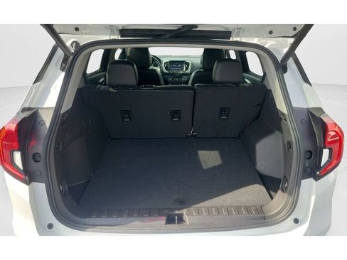 Used 2024 GMC Terrain SLT FWD image 9