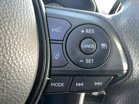 Used 2022 Toyota RAV4 XLE image 25