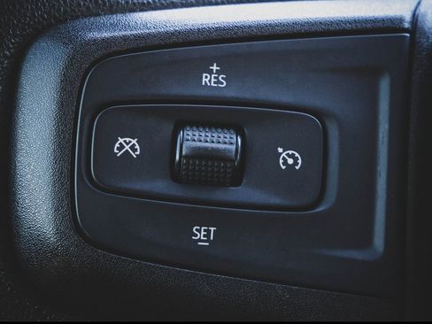 Used 2021 Chevrolet Silverado 1500 Custom image 10