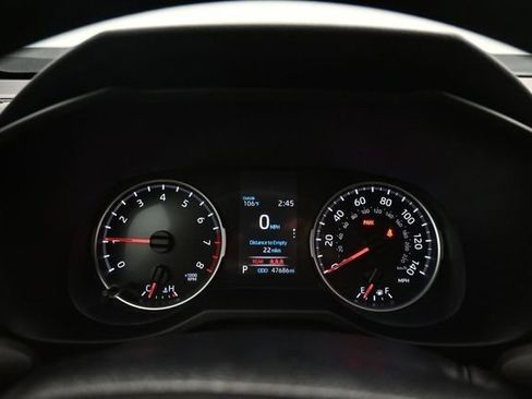 Used 2020 Toyota RAV4 LE FWD image 9