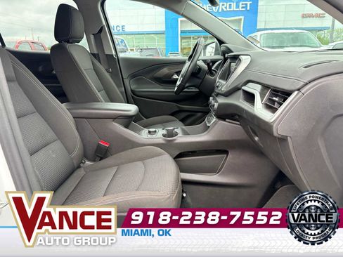 Used 2024 GMC Terrain SLE w/ Driver Convenience Package FWD image 18