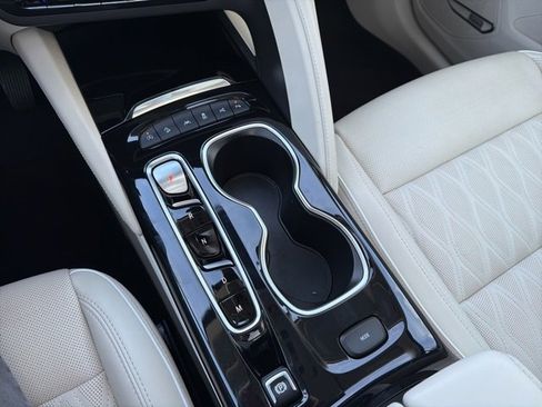 Used 2022 Buick Envision Avenir w/ Technology Package II image 19