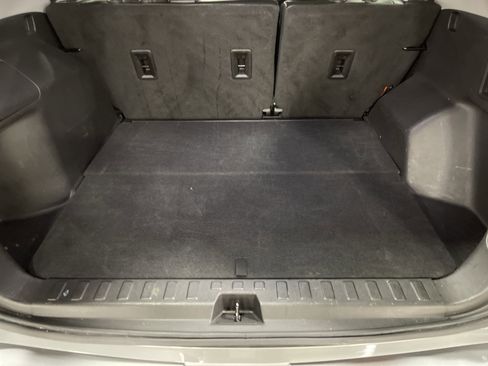 Used 2024 GMC Terrain SLT image 11