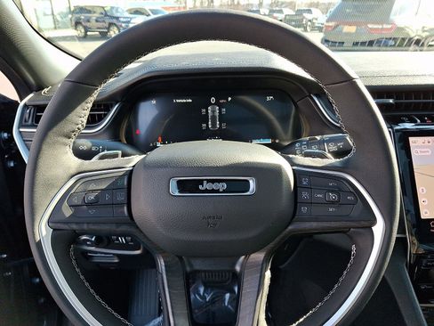 New 2025 Jeep Grand Cherokee Limited w/ Black Appearance Package image 16