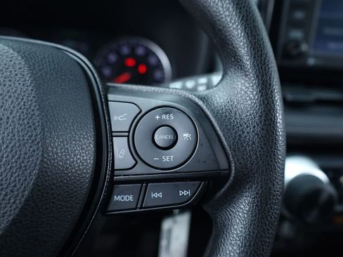 Used 2021 Toyota RAV4 LE image 31